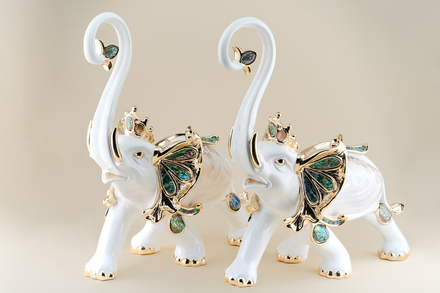 Elephant with Pearl Mussel